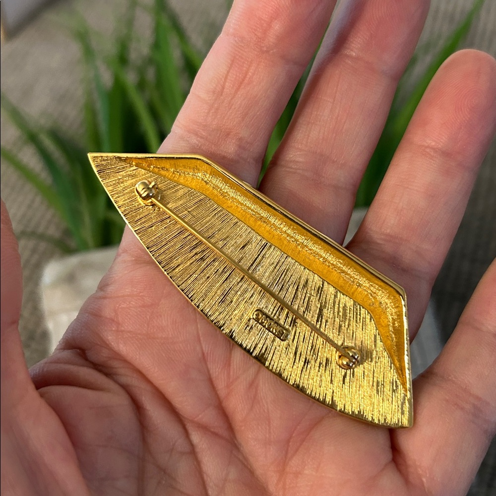 MONET abstract brooch sleek black enamel and goldtone art deco modernist vibe - Picture 4 of 7